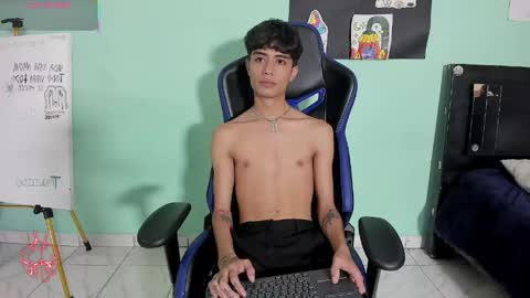 Snapshot of boys4hot_777 chatting on May 1, 7:18 pm boys4hot_777 online show from May 1, 7:18 pm