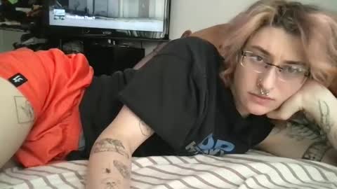 boywithbug online show from February 25, 4:21 pm