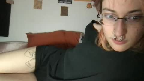 boywithbug online show from March 4, 2:06 am