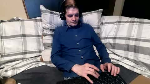 bponie1 online show from April 10, 11:31 pm