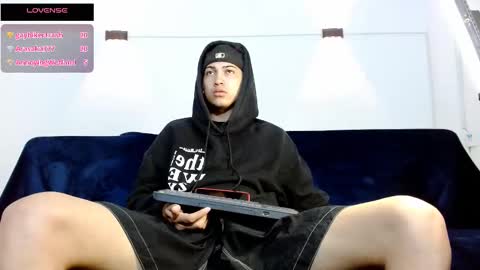 Snapshot of br4ndon_cooper chatting on September 27, 12:43 pm Brandon online show from September 27, 12:43 pm