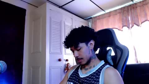 Snapshot of bra_c chatting on April 27, 7:23 pm bra_c online show from April 27, 7:23 pm