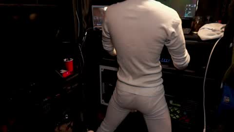 Snapshot of brad_bounce chatting on May 17, 7:43 pm Brad Ballsy online show from May 17, 7:43 pm