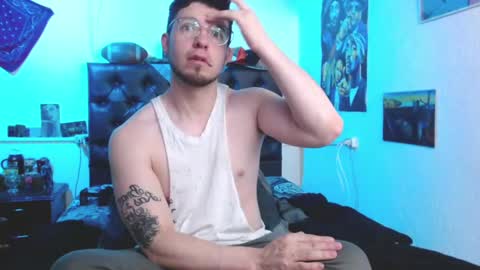 brad hot boy online show from December 17, 5:15 pm