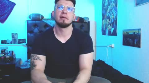 brad hot boy online show from December 20, 3:30 pm