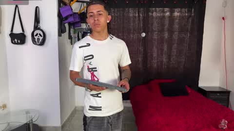 Bradley Strong online show from February 5, 9:19 pm