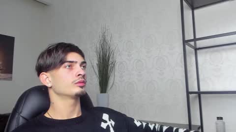 BrandonTateX online show from December 13, 1:01 pm