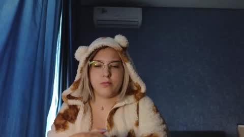 Belle  online show from October 6, 7:39 am