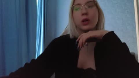 Belle  online show from October 20, 5:52 am