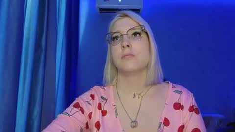 Snapshot of brandy__stars chatting on June 12, 10:03 am Belle online show from June 12, 10:03 am