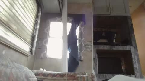 Snapshot of bratbrat23 chatting on February 14, 7:23 pm Bay online show from February 14, 7:23 pm