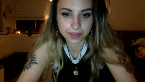 Snapshot of brattylittlemimi chatting on June 19, 4:39 am Mimi Noire online show from June 19, 4:39 am