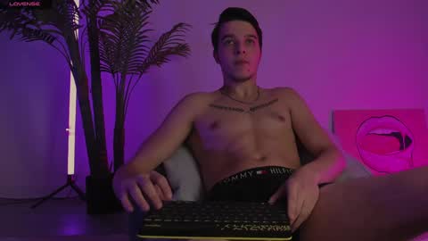 Johny Bravo online show from December 18, 8:36 pm