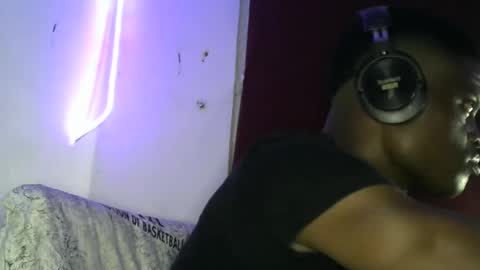 Snapshot of brayan1111x chatting on November 8, 12:55 am brayan1111x online show from November 8, 12:55 am