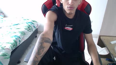 Snapshot of brayan_chevignon chatting on November 27, 8:33 pm brayan_chevignon online show from November 27, 8:33 pm