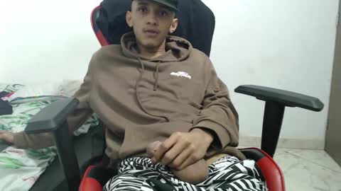Snapshot of brayan_chevignon chatting on December 1, 8:19 am brayan_chevignon online show from December 1, 8:19 am