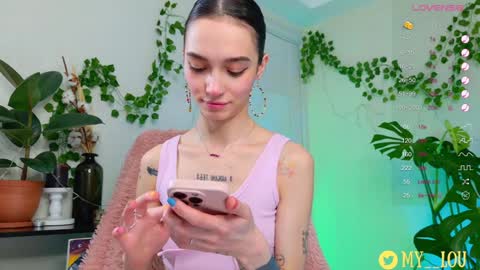 Snapshot of breeding_material chatting on January 21, 3:21 pm Ashley Dolce and Lou online show from January 21, 3:21 pm