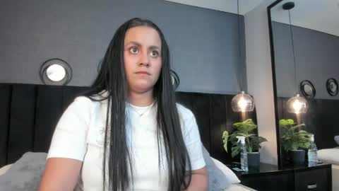 Snapshot of brenda__garcia chatting on June 7, 2:27 am online show from June 7, 2:27 am