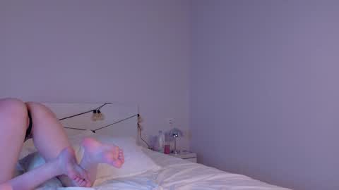 Snapshot of brenda_m00n chatting on April 29, 3:49 pm Brenda online show from April 29, 3:49 pm