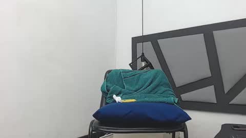 BRENDA VELASQUEZ online show from February 23, 2:04 pm