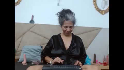 BRENDA VELASQUEZ online show from March 22, 8:51 am