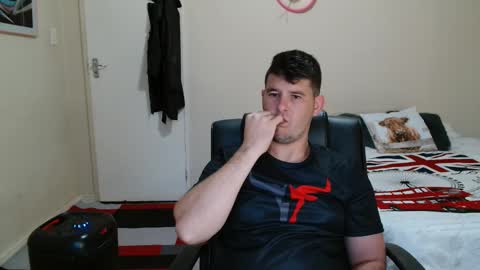 ask me lol online show from February 16, 4:47 pm