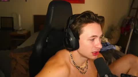 brentonverde online show from December 26, 12:25 am