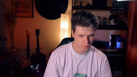Snapshot of brestonsweet chatting on March 6, 2:29 pm brestonsweet online show from March 6, 2:29 pm
