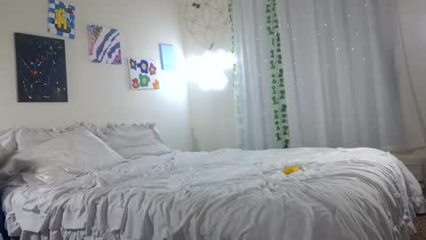 Bria Bubbles online show from January 7, 12:03 am