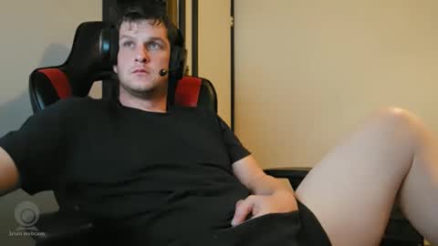 brian7891012 online show from February 24, 9:35 pm