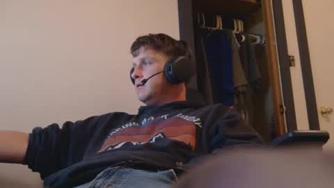 brian7891012 online show from May 9, 8:52 am