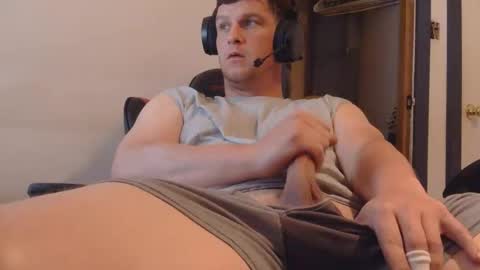 brian7891012 online show from May 10, 6:13 pm