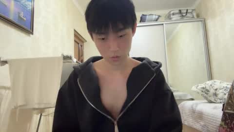 Snapshot of brian_stars chatting on April 22, 11:45 am Brian boy online show from April 22, 11:45 am