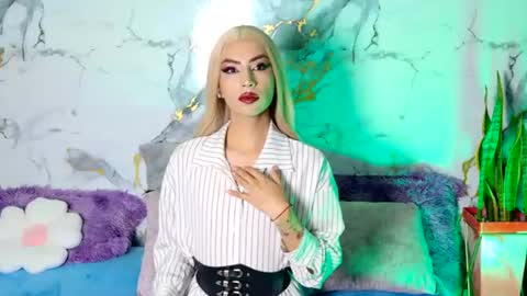 Snapshot of briana_white chatting on June 25, 7:18 pm briana_white online show from June 25, 7:18 pm