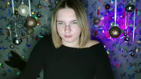 Snapshot of brianna_anny chatting on November 7, 8:53 pm shiny smile online show from November 7, 8:53 pm