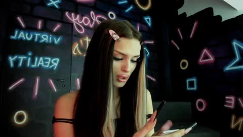 Snapshot of brianna_the_doll chatting on December 11, 12:02 pm Brianna online show from December 11, 12:02 pm