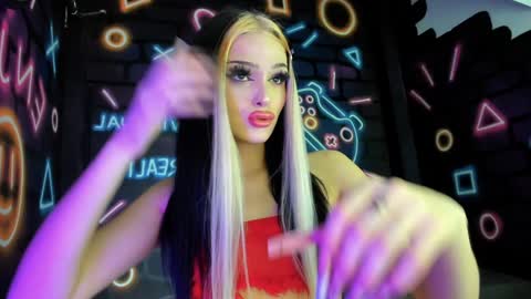 Snapshot of brianna_the_doll chatting on December 23, 5:49 am Brianna online show from December 23, 5:49 am