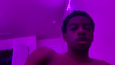 Snapshot of brick280446 chatting on May 7, 8:47 pm brick280446 online show from May 7, 8:47 pm