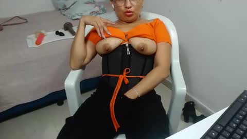 Snapshot of brida_angela29 chatting on February 18, 12:06 am brida_angela29 online show from February 18, 12:06 am