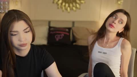 Snapshot of bright_diamonds_054 chatting on February 7, 7:34 am Diamonds Girls online show from February 7, 7:34 am