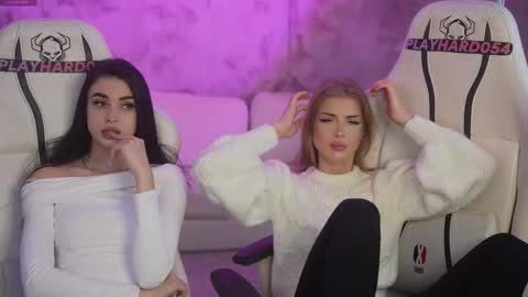 Snapshot of bright_diamonds_054 chatting on February 17, 8:33 am Diamonds Girls online show from February 17, 8:33 am