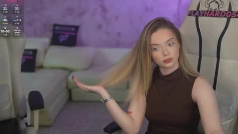 Snapshot of bright_diamonds_054 chatting on March 14, 9:15 am Diamonds Girls online show from March 14, 9:15 am