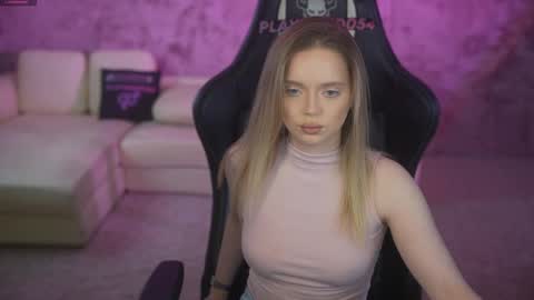 Snapshot of bright_diamonds_054 chatting on April 7, 8:04 am Diamonds Girls online show from April 7, 8:04 am