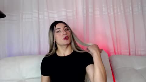 Snapshot of brihanna19 chatting on February 24, 12:25 pm Brihanna online show from February 24, 12:25 pm