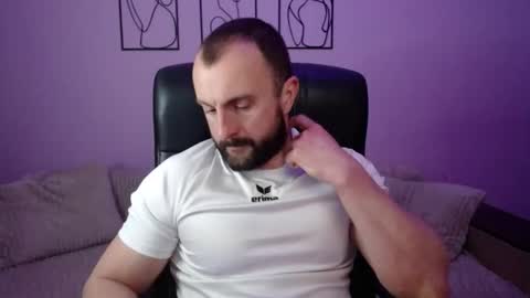 brindlefly69 online show from April 10, 10:31 am