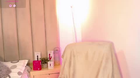 Snapshot of britanymooree chatting on June 6, 11:31 pm Britany online show from June 6, 11:31 pm