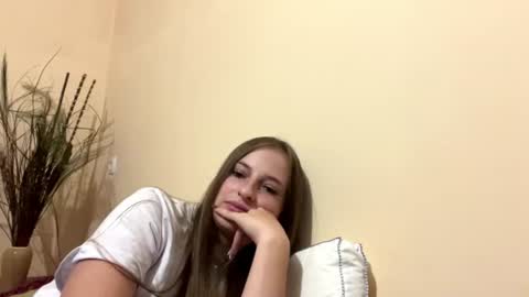 Snapshot of britanysuther chatting on June 16, 5:37 pm Ciri online show from June 16, 5:37 pm