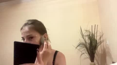 Snapshot of britanysuther chatting on June 20, 6:22 pm Ciri online show from June 20, 6:22 pm