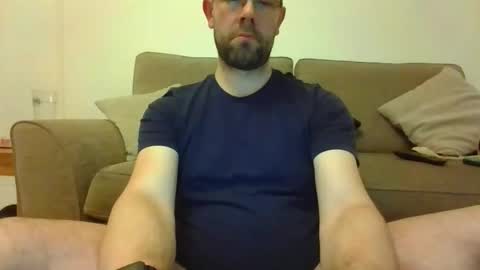 Snapshot of britguy6985 chatting on December 22, 9:01 pm britguy6985 online show from December 22, 9:01 pm