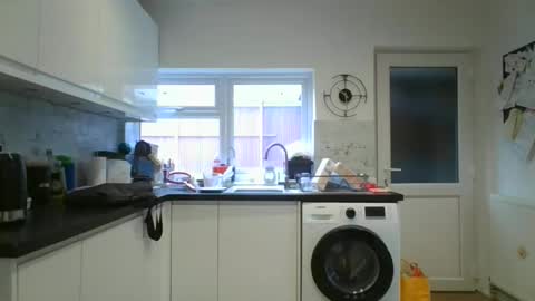 Snapshot of britguy6985 chatting on February 10, 10:30 am britguy6985 online show from February 10, 10:30 am